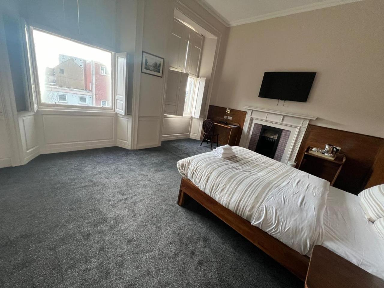 Отель Burntisland House Экстерьер фото